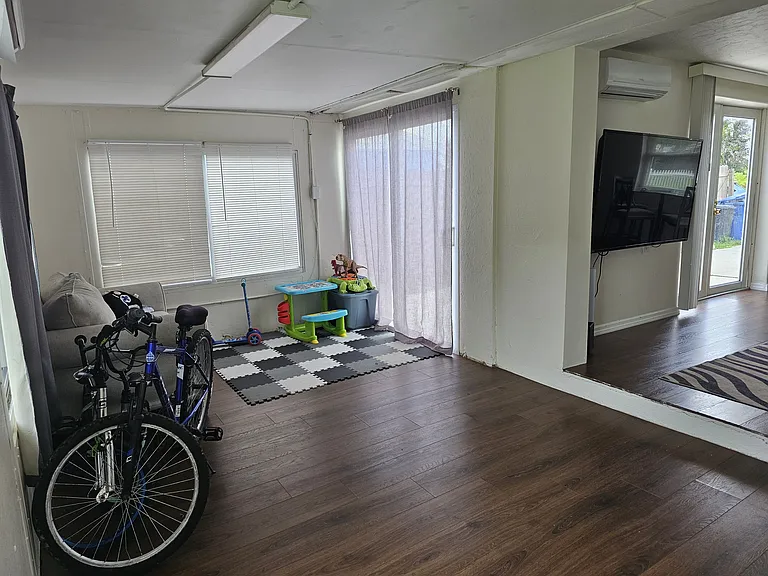 2186 Woodmere Rd — Photo 12