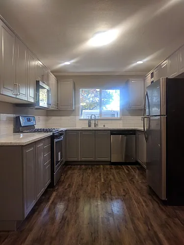 1705 G St #9 Photo 1