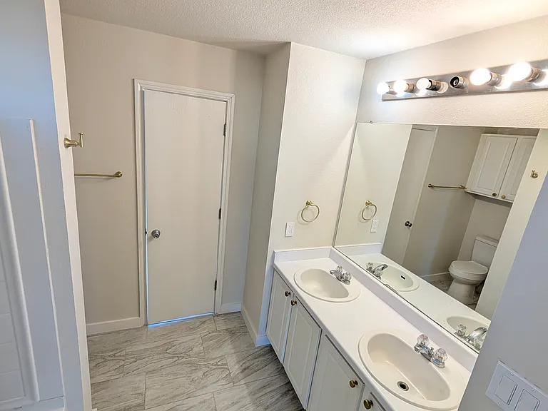 222 Phillips St — Photo 44