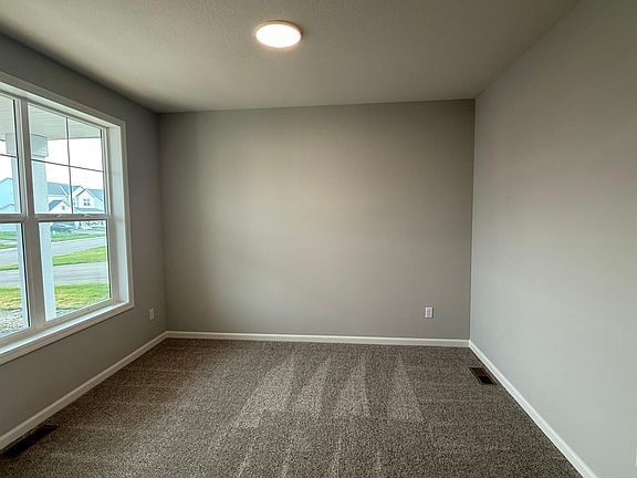 4th image of 1667 Meadows Dr