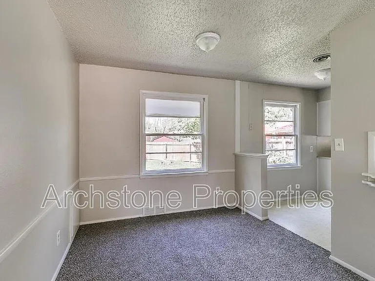 2305 Mustang St — Photo 7