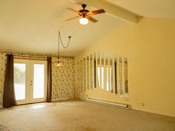 3rd image of 203 Hutchins Dr