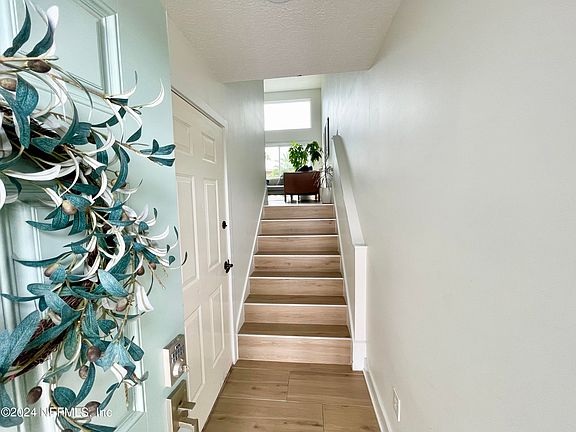5th image of 294 POINSETTIA Street