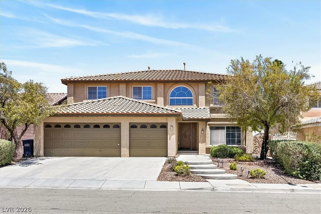 5 bed, 3.0 bath, 3297 sqft, $2,790 — Photo 1