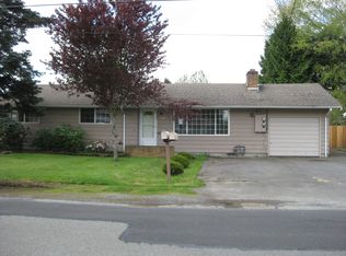 918 9th St NW #A-B, Puyallup, WA 98371