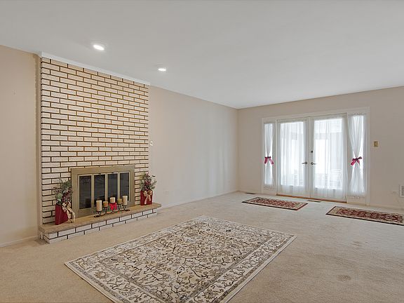 5th image of 15749 Arroyo Dr