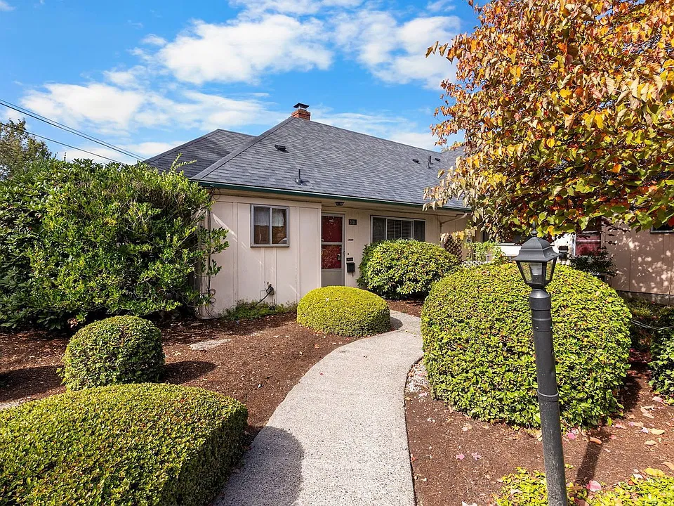 3511 SE Cora Dr