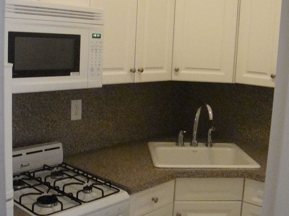 2nd image of 330 W 55th St APT 3H