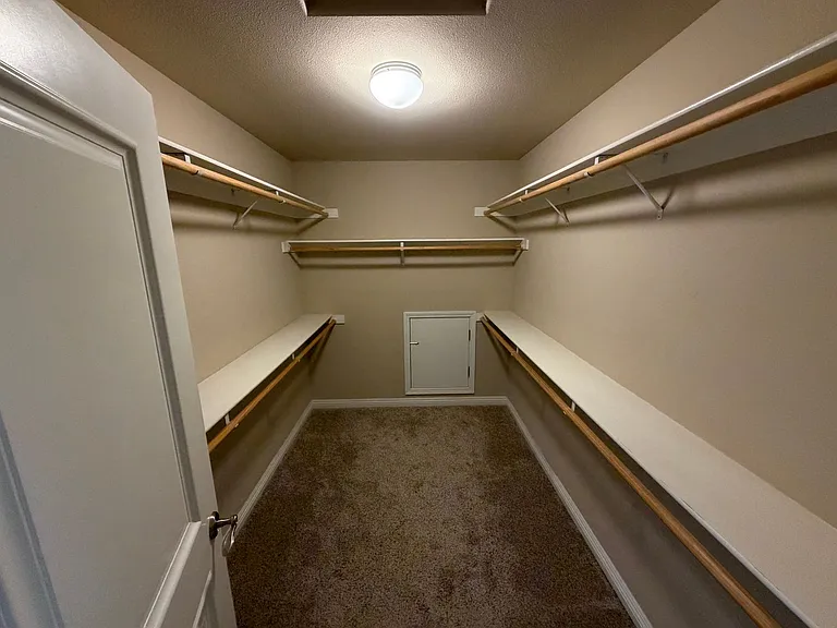 4304 Foxenwood Cir — Photo 12