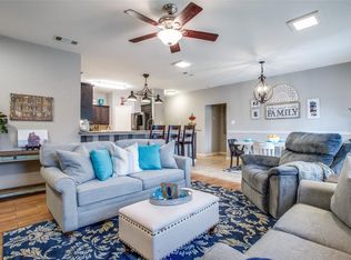 301 Lone Wolf Ct, Arlington, TX 76002