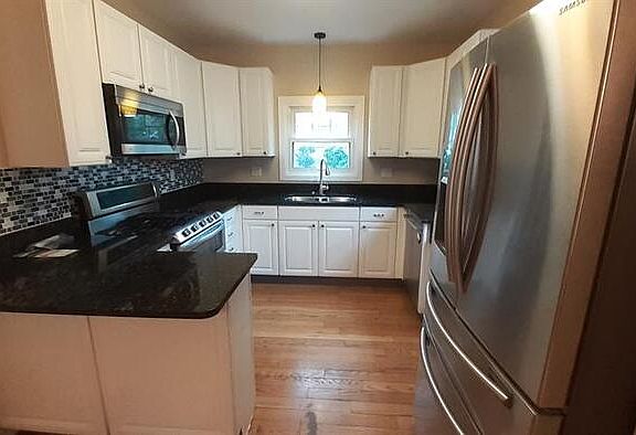 5th image of 240 N Harvard Ave