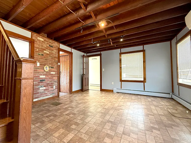256 Park Ave — Photo 6