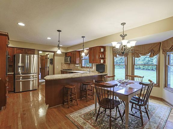 3rd image of 5445 Creek Bend Dr
