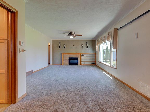 3rd image of 4430 Cheyenne Ave