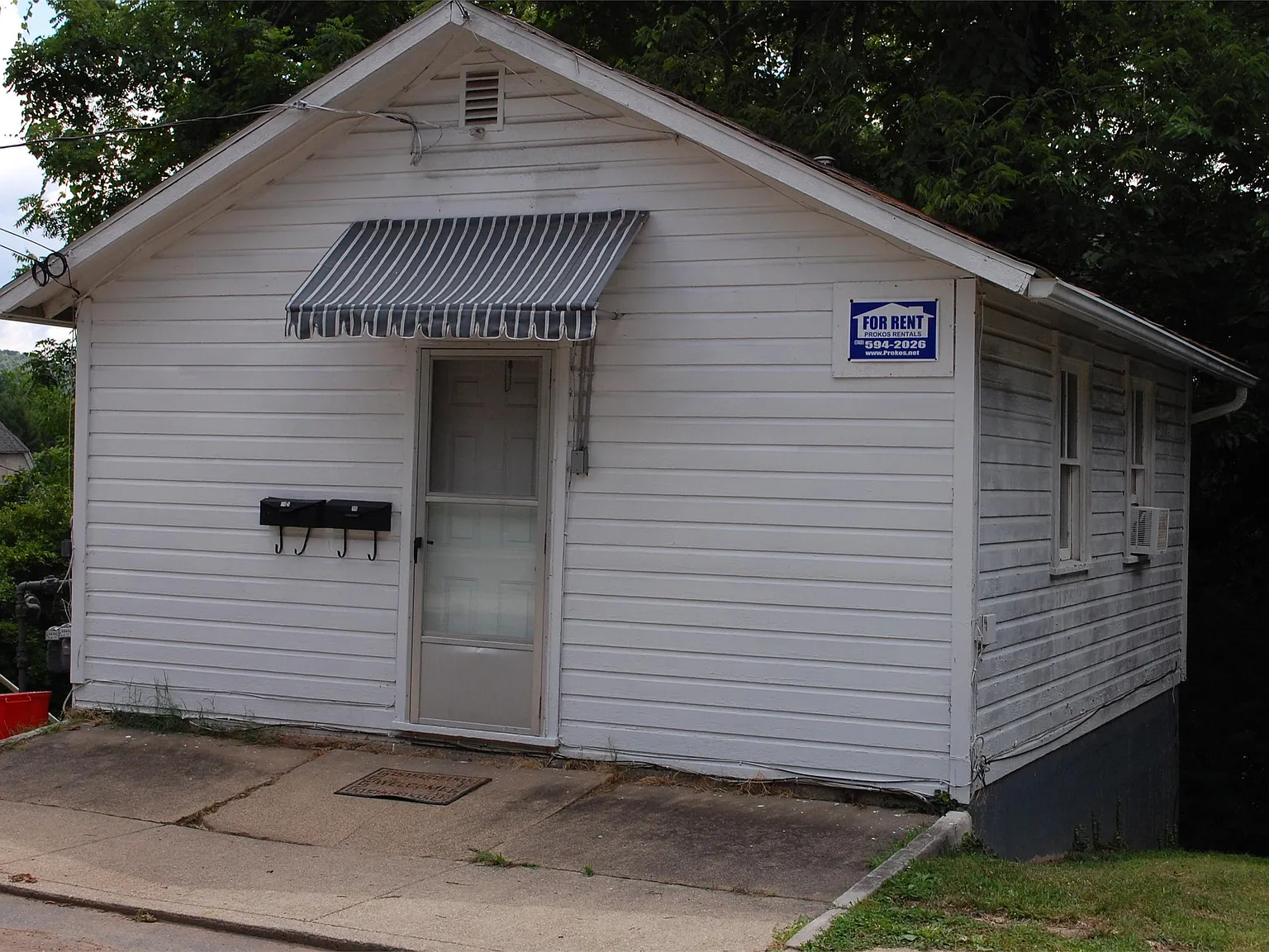 118 Franklin Ave — Photo 1