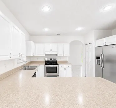 841 SW 6th St — Photo 6
