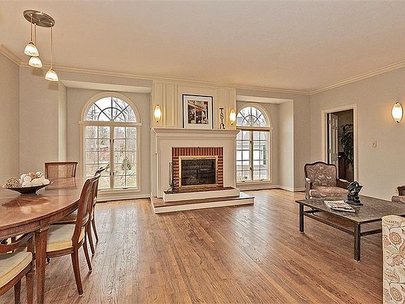 5th image of 60 Berkshire Park Dr