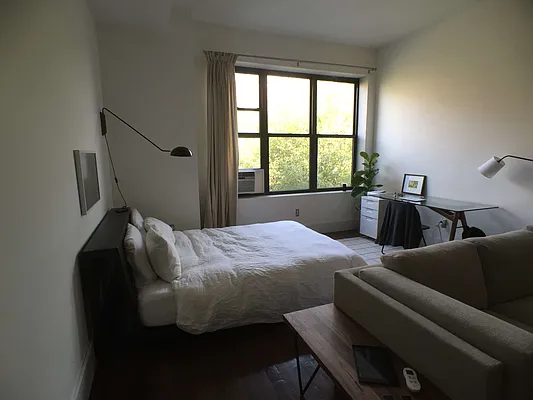 Rented by Manhattan Management LLC | media 40