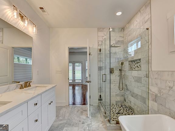 5th image of 1990 McAfee Pl