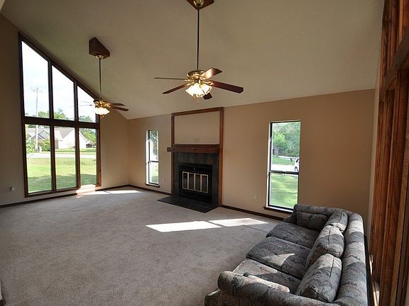 3rd image of 101 Placid Ln