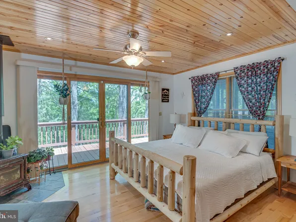 26 Old Mill Manor Pl, Berkeley Springs, WV 25411