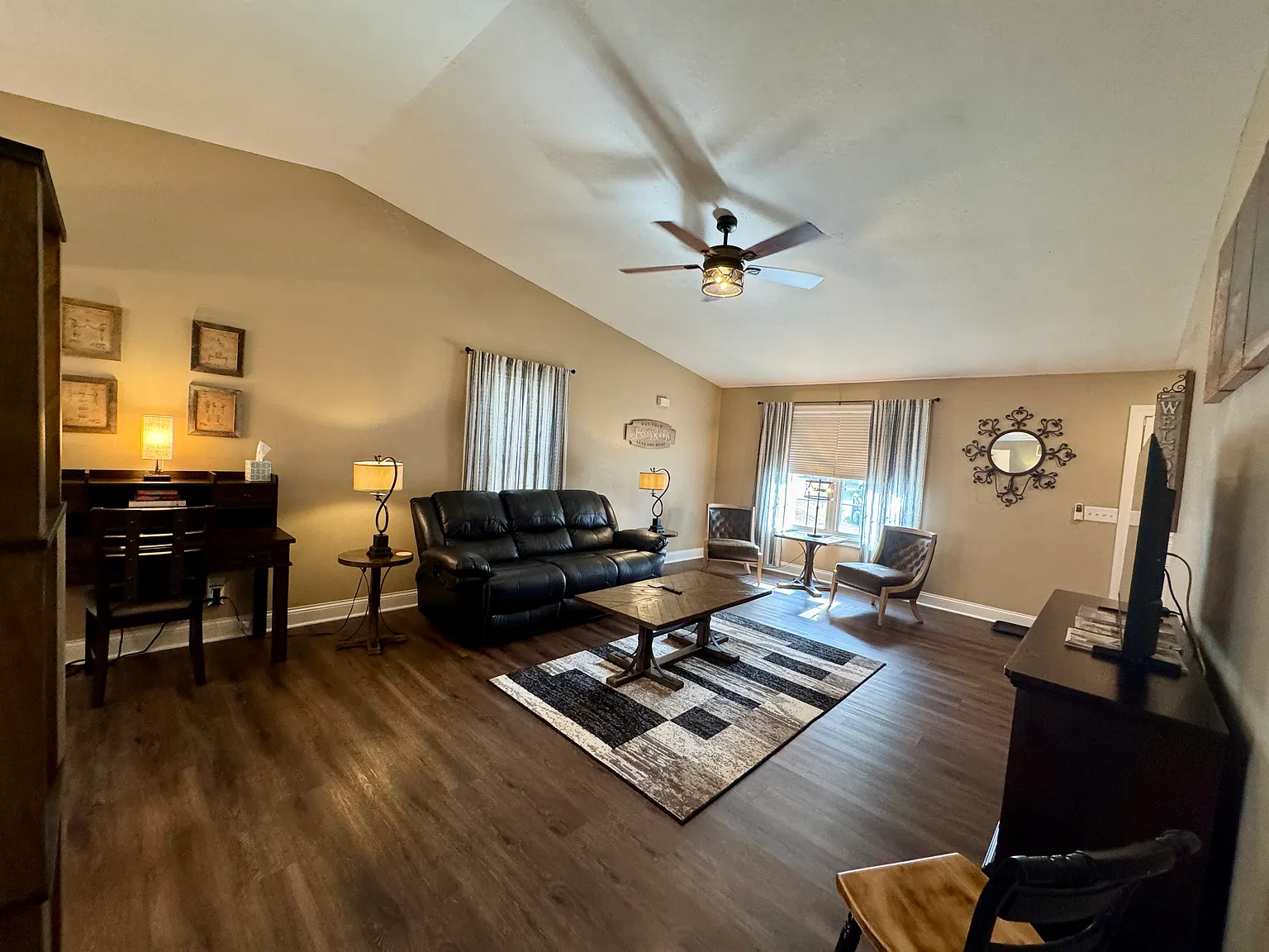2 bed, 1.5 bath, 1500 sqft, $1,800 — Photo 3