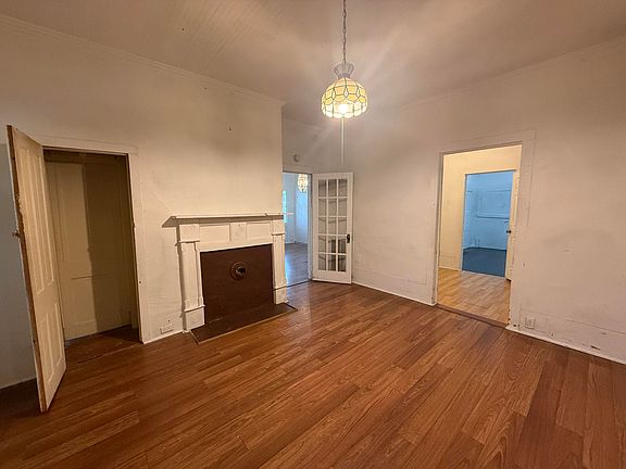 5th image of 121 Baruch St