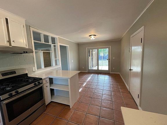 4th image of 2030 Crockett St