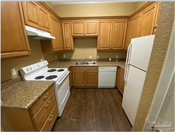 Building Photo - 7071 Lake Joanne Dr