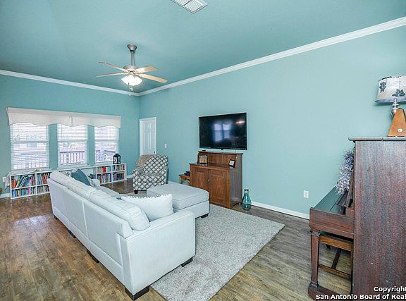 5th image of 105 Dykes Ln
