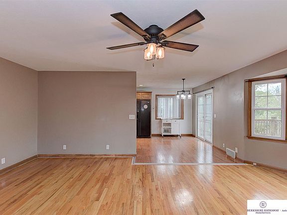 3rd image of 1529 S 122nd St