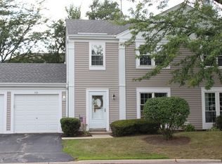 575 Westminster Cir, Roselle, IL 60172