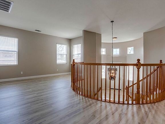 3rd image of 44475 Kingston Dr
