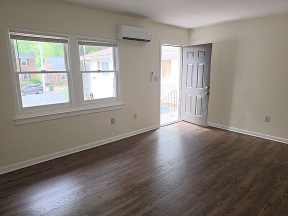 3rd image of 1403 W Chapel Hill St APT B3
