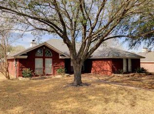 112 Whispering Meadows Dr, Hewitt, TX 76643