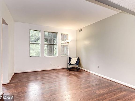 3rd image of 2005 Key Blvd #11-578
