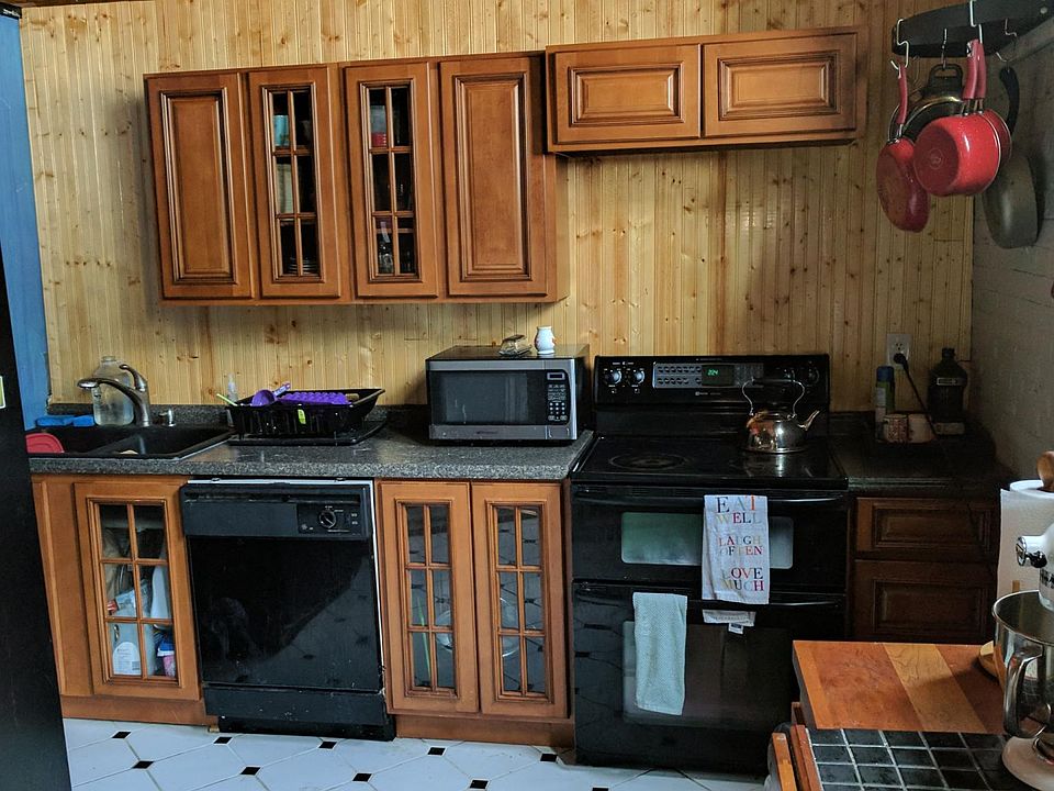 Newly Remodeled Kitchen, new cabinets, Jenn-Air dual oven range and dishwasher