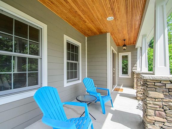 2nd image of 8 Shipman Cir