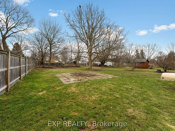 3rd image of 216 Ridge Rd S