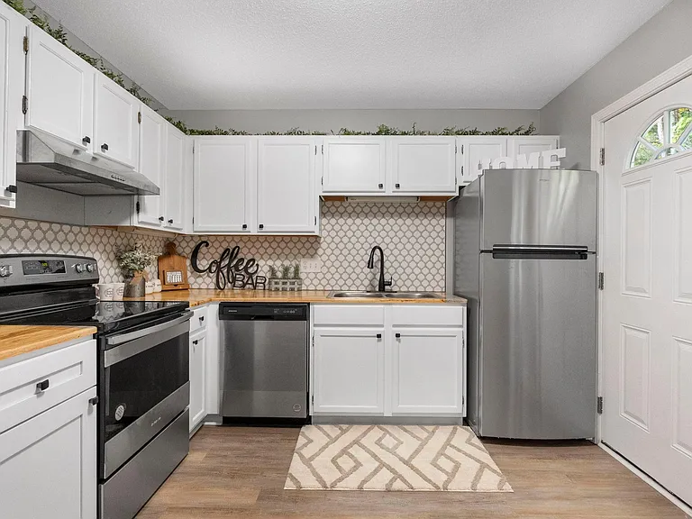 113 Arcadia Ln #B — Photo 4