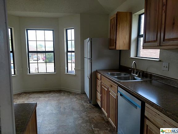 5th image of 108 Campfire Cir