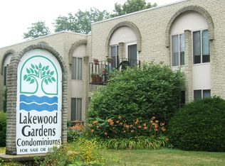 4 N Lakewood Gardens Ln, Madison, WI 53704