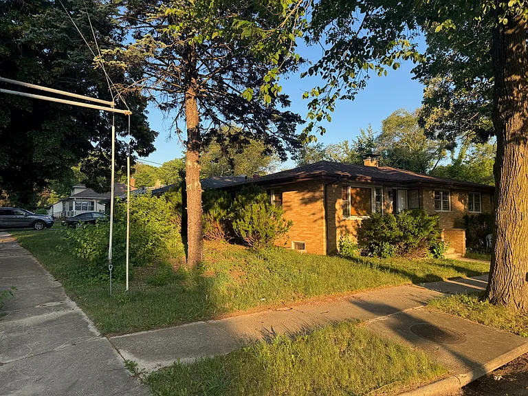 1617 Vermont St — Photo 4