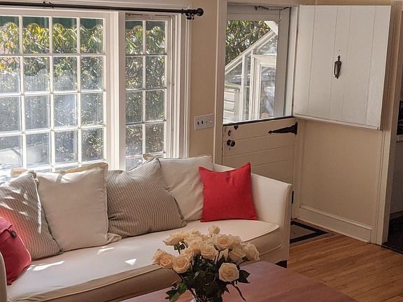 Sun-drenched Livingroom with Dutch Door to the back garden