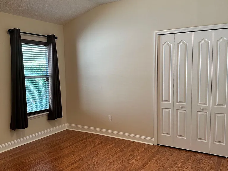 1439 Barrington Cir — Photo 21