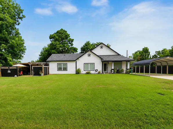 714 Carver St, Hughes Springs, TX 75656