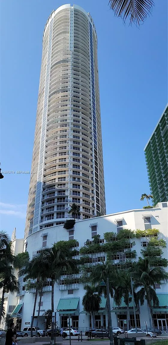 Opera Tower Condo — Photo 2