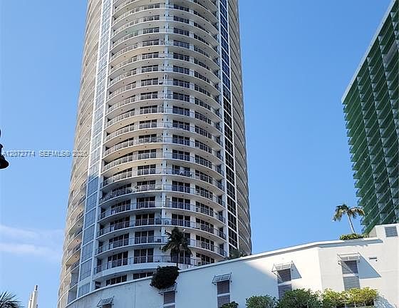 2nd image of 1750 N Bayshore Dr #5508