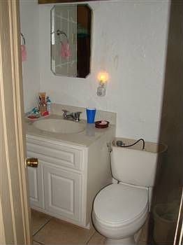 4th image of 927 Oleander Ave