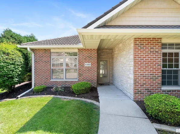 1102 2nd St, Moline, IL 61265